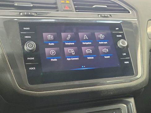 Used 2023 Volkswagen Tiguan SE FWD image 18