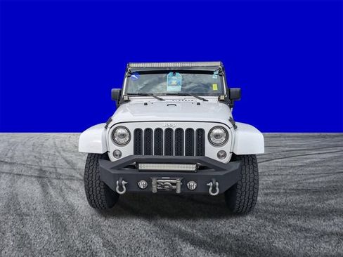 Used 2018 Jeep Wrangler Unlimited Sahara w/ Connectivity Group AWD/4WD image 9