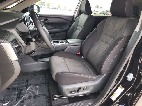 Used 2025 Nissan Rogue SV AWD/4WD image 12