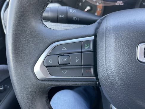 Used 2024 Jeep Compass Latitude image 19