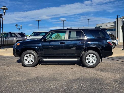 Used 2022 Toyota 4Runner SR5 AWD/4WD image 6
