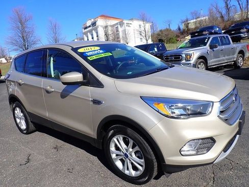 Used 2017 Ford Escape SE image 3