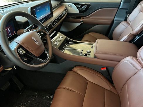 New 2026 Lincoln Aviator Reserve w/ Luxury Package RWD image 9