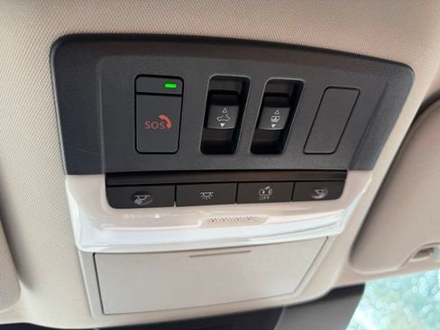 Used 2024 Nissan Pathfinder Platinum AWD/4WD image 18
