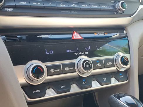 Used 2020 Hyundai Elantra SEL w/ Winter Weather Package image 26