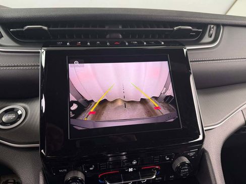 New 2025 Jeep Grand Cherokee L Laredo image 38