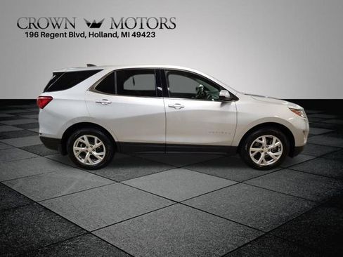 Used 2018 Chevrolet Equinox LT image 2