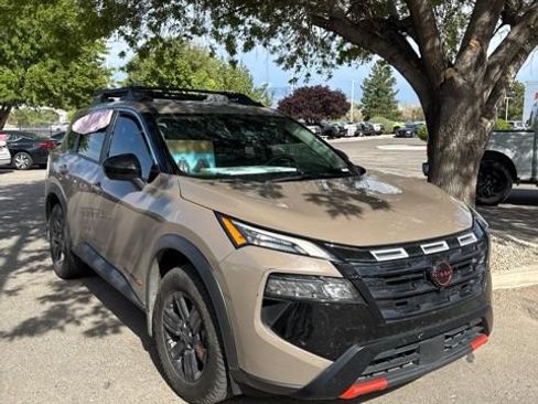 Used 2025 Nissan Rogue SV AWD/4WD image 1