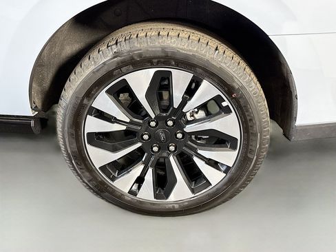 Used 2025 Ford Expedition Platinum w/ Driver's Package AWD/4WD image 37
