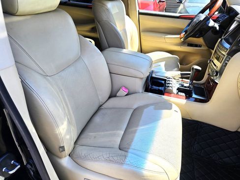 Used 2011 Lexus LX 570 4WD image 37