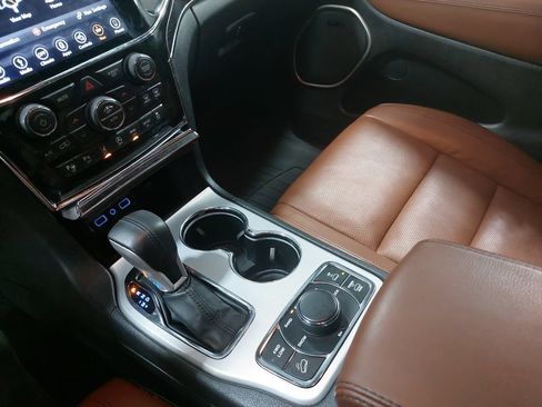 Used 2019 Jeep Grand Cherokee Summit AWD/4WD image 25