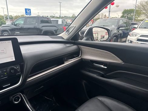 Used 2024 Toyota Grand Highlander AWD image 30