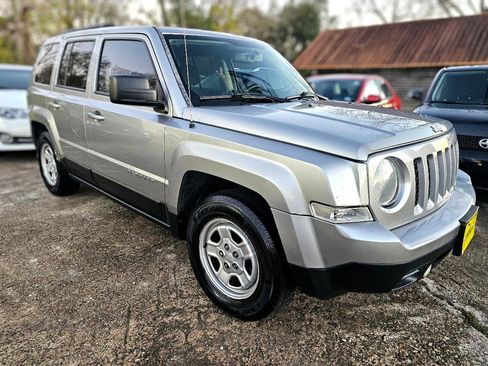 Used 2016 Jeep Patriot Sport w/ Power Value Group image 2