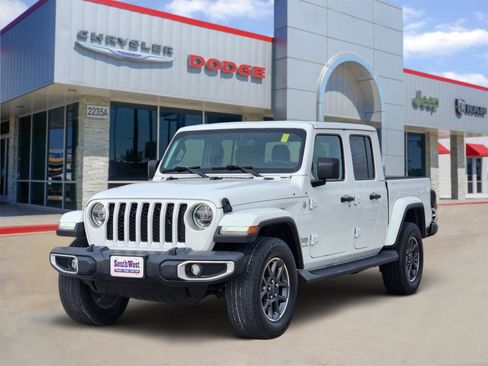 Used 2021 Jeep Gladiator Overland w/ Popular Equipment Package image 2