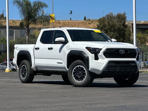 Used 2024 Toyota Tacoma TRD Off-Road AWD/4WD image 8