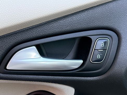 Used 2017 Ford Focus SE FWD image 22
