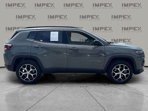 Used 2024 Jeep Compass Latitude AWD/4WD image 6