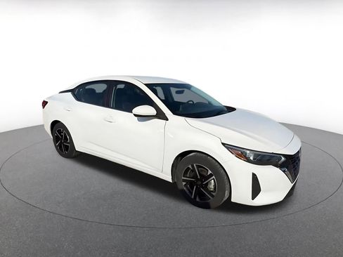 Used 2025 Nissan Sentra SV image 2