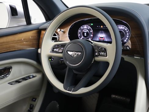 New 2025 Bentley Bentayga Extended Wheelbase image 39