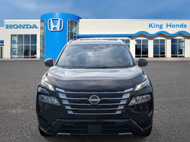 Used 2024 Nissan Rogue Platinum w/ Platinum Premium Package FWD image 2