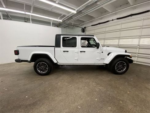 Used 2023 Jeep Gladiator Overland image 7