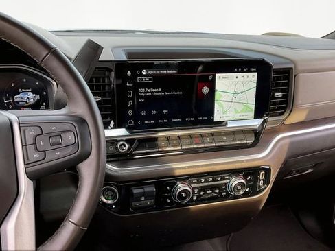 Used 2025 GMC Sierra 1500 SLT image 9