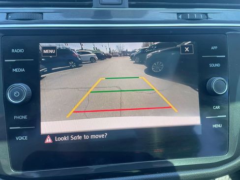 Used 2019 Volkswagen Tiguan SE w/ Panoramic Sunroof Package image 10