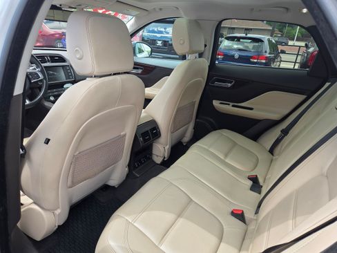 Used 2018 Jaguar F-PACE Prestige AWD/4WD image 9