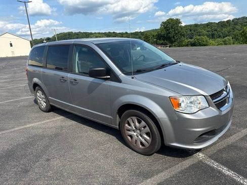 Used 2019 Dodge Grand Caravan SE FWD image 1