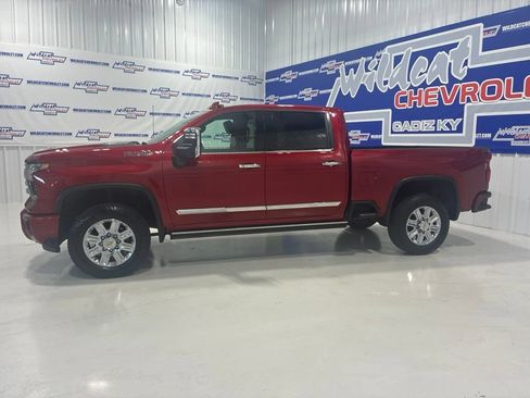 Used 2024 Chevrolet Silverado 2500 High Country w/ High Country Premium Package AWD/4WD image 3