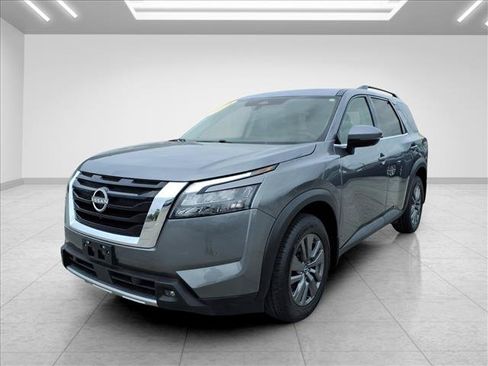 Used 2024 Nissan Pathfinder SV AWD/4WD image 5