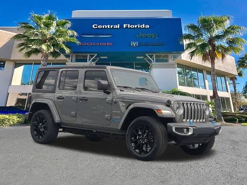 Used 2022 Jeep Wrangler Unlimited Sahara AWD/4WD image 2