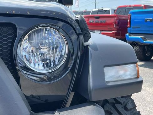 Used 2019 Jeep Wrangler Sport AWD/4WD image 9