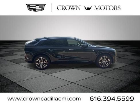 New 2026 Cadillac Lyriq Luxury AWD/4WD image 10