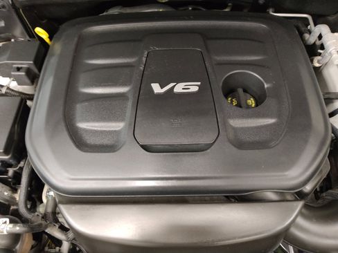 Used 2019 Jeep Grand Cherokee Laredo image 30