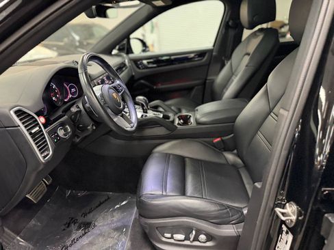 Used 2021 Porsche Cayenne S w/ Premium Package AWD/4WD image 15