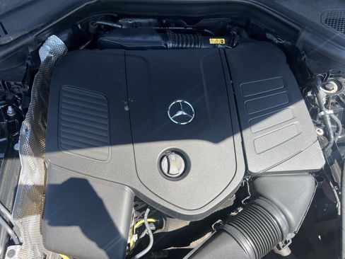 Used 2024 Mercedes-Benz GLC 300 4MATIC image 36
