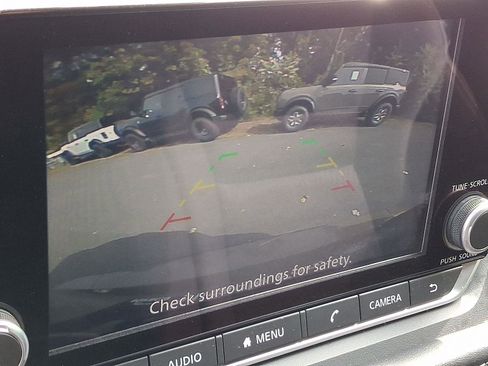 Used 2024 Nissan Rogue SV image 17