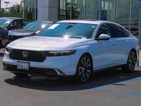 Used 2025 Honda Accord Touring image 3