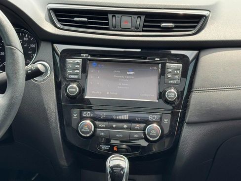 Used 2017 Nissan Rogue SL w/ SL Premium Package AWD/4WD image 15
