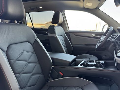 Used 2024 Volkswagen Atlas Peak Edition SE image 39