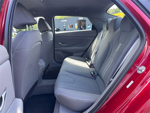 Used 2023 Hyundai Elantra SEL w/ Convenience Package image 10