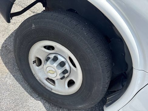 Used 2011 Chevrolet Express 3500 RWD image 15