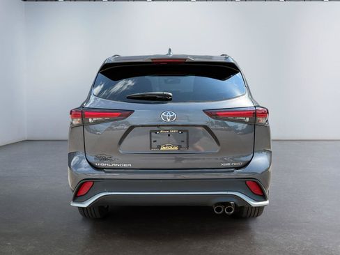 Used 2024 Toyota Highlander XSE AWD/4WD image 4