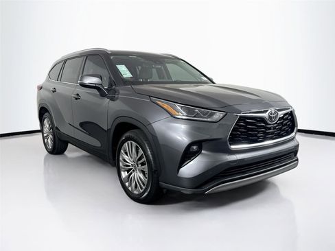 Used 2022 Toyota Highlander Platinum FWD image 10