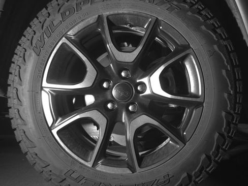 Used 2025 Jeep Compass Trailhawk AWD/4WD image 15