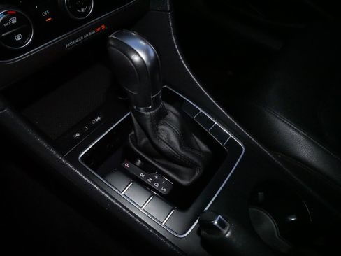 Used 2017 Volkswagen Passat 1.8T R-Line image 25