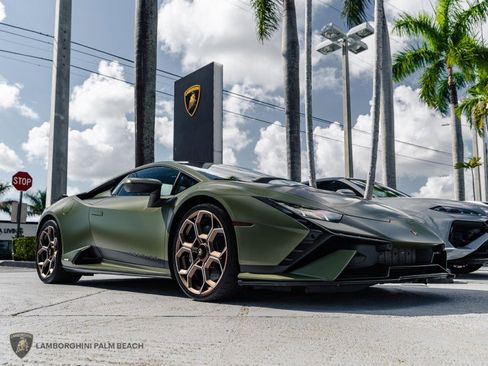 Used 2023 Lamborghini Huracan Tecnica image 8