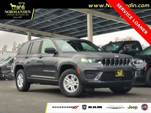 New 2025 Jeep Grand Cherokee Laredo image 1