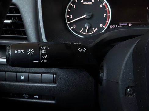 Used 2025 Nissan Rogue SV FWD image 35